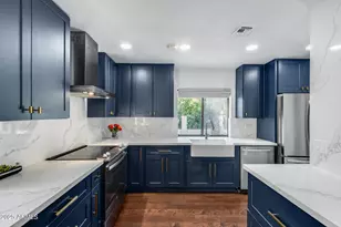 1902 E Linger Ln, Phoenix, AZ 85020 - Photo 4