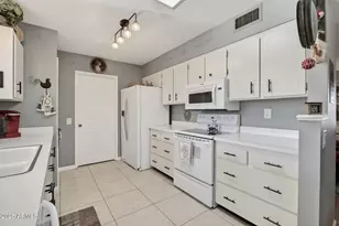 10001 W Burns Dr, Sun City, AZ 85351 - Photo 18