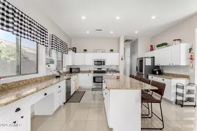 10625 W Harmony Lane, Peoria, AZ 85382 - Photo 16