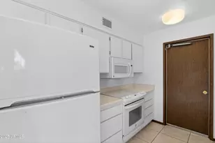 17211 N Pinion Ln, Sun City, AZ 85373 - Photo 8