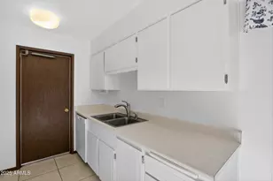 17211 N Pinion Ln, Sun City, AZ 85373 - Photo 10