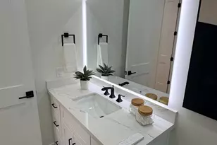 8989 N Gainey Center Dr, Scottsdale, AZ 85258 - Photo 24