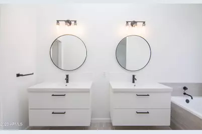 11532 W Clover Way, Avondale, AZ 85392 - Photo 14