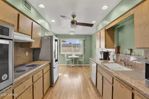 13812 N Kaanapali Dr, Sun City, AZ 85351 - Photo 10