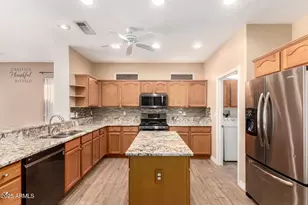 15136 W Cactus Ridge Way, Surprise, AZ 85374 - Photo 10