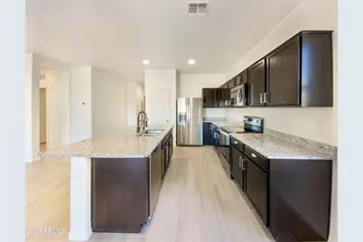 1752 N Hubbard Street, Casa Grande, AZ 85122 - Photo 2