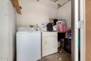 8225 W Earll Dr, Phoenix, AZ 85033 - Photo 22