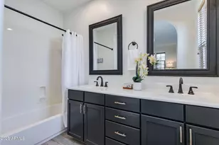 2914 N 48th Pl, Phoenix, AZ 85018 - Photo 10