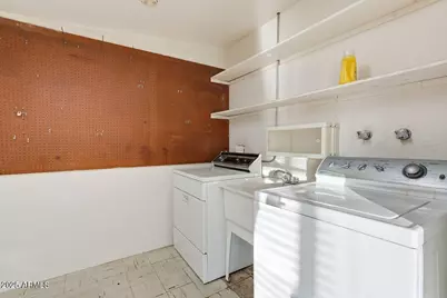 11234 N Coggins Drive, Sun City, AZ 85351 - Photo 28