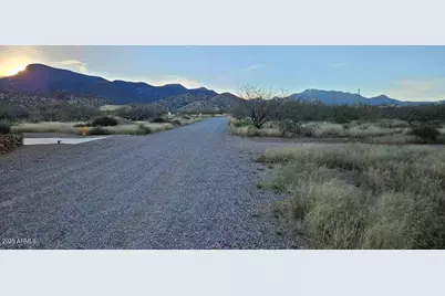 1.25 Acres E E. Emma Lane Lot 2 -- #-, Hereford, AZ 85615 - Photo 6