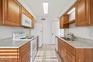 10417 N 95th Dr, Peoria, AZ 85345 - Photo 14