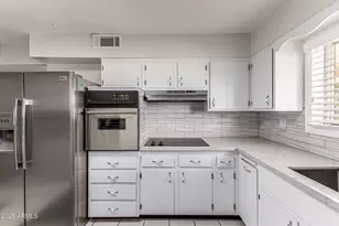 13810 N Kaanapali Dr, Sun City, AZ 85351 - Photo 6