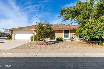 13810 N Kaanapali Drive, Sun City, AZ 85351 - Photo 2