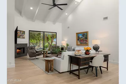 10041 N 52nd Place, Paradise Valley, AZ 85253 - Photo 2