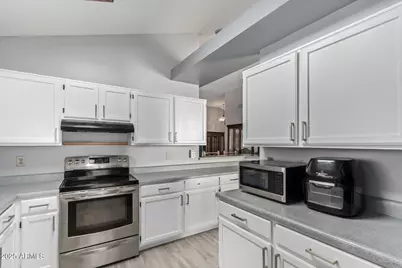 9033 W Hatcher Road, Peoria, AZ 85345 - Photo 14