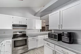 9033 W Hatcher Rd, Peoria, AZ 85345 - Photo 14