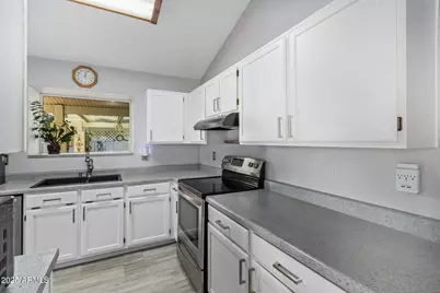 9033 W Hatcher Road, Peoria, AZ 85345 - Photo 12