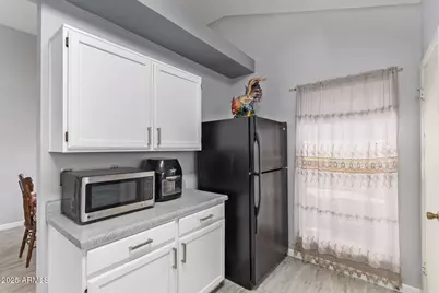 9033 W Hatcher Road, Peoria, AZ 85345 - Photo 16