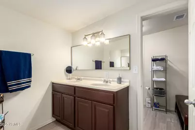 8201 W Whitton Avenue, Phoenix, AZ 85033 - Photo 18