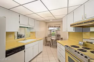 10882 W Coggins Dr, Sun City, AZ 85351 - Photo 14