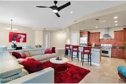 8 Biltmore Estate #116, Phoenix, AZ 85016 - Photo 2