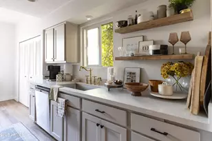 2906 E Avenida Olivos, Phoenix, AZ 85016 - Photo 2