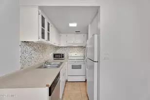 3737 E Turney Ave, Phoenix, AZ 85018 - Photo 10