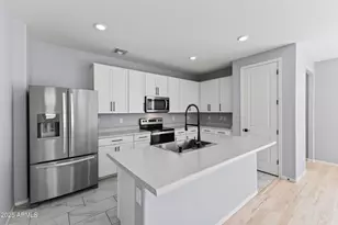 613 E Elm Ln, Avondale, AZ 85323 - Photo 2