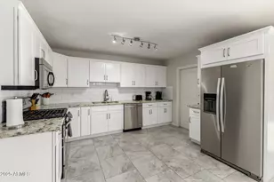 8311 E MacKenzie Dr, Scottsdale, AZ 85251 - Photo 8