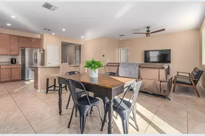 17437 W Molly Lane, Surprise, AZ 85387 - Photo 8