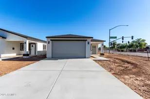 10607 N 81st Ave, Peoria, AZ 85345 - Photo 2