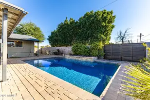 2402 N 37th St, Phoenix, AZ 85008 - Photo 2