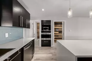 2402 N 37th St, Phoenix, AZ 85008 - Photo 8