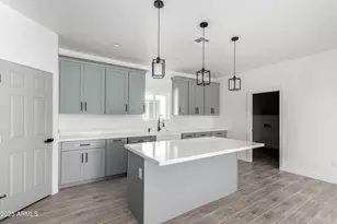 10611 N 81st Ave, Peoria, AZ 85345 - Photo 18