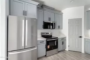 10611 N 81st Ave, Peoria, AZ 85345 - Photo 16