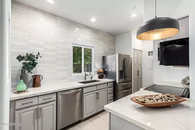 11333 N 92nd Street #1101, Scottsdale, AZ 85260 - Photo 2