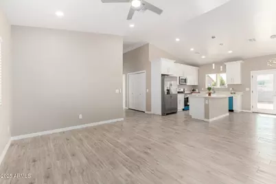 11405 W Madero Drive, Arizona City, AZ 85123 - Photo 10