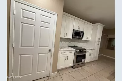 10910 W Laurelwood Lane, Avondale, AZ 85392 - Photo 8