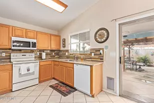 14805 W Caribbean Ln, Surprise, AZ 85379 - Photo 8