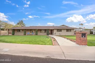 521 E Canterbury Ln, Phoenix, AZ 85022 - Photo 1