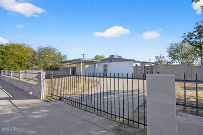 7649 W Mitchell Drive, Phoenix, AZ 85033 - Photo 2