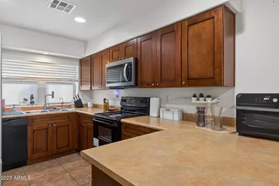 129 W Ian Drive, Phoenix, AZ 85041 - Photo 6