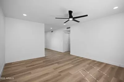 7026 W Jenan Drive, Peoria, AZ 85345 - Photo 8
