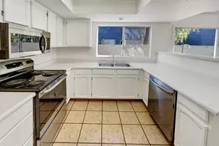 18621 N 4th Dr, Phoenix, AZ 85027 - Photo 2