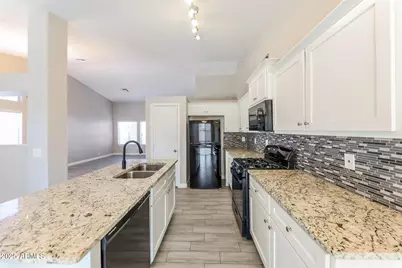 8833 W Monte Vista Road, Phoenix, AZ 85037 - Photo 6