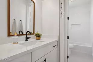 576 E Tanglewood Trl, Phoenix, AZ 85085 - Photo 16