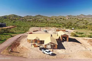 576 E Tanglewood Trl, Phoenix, AZ 85085 - Photo 2