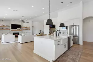 576 E Tanglewood Trl, Phoenix, AZ 85085 - Photo 10