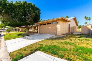 12166 S Shoshoni Dr, Phoenix, AZ 85044 - Photo 2