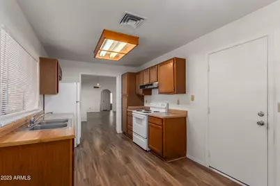 7331 W Paradise Drive, Peoria, AZ 85345 - Photo 10